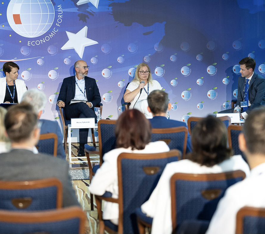 Adam Zych tweet media