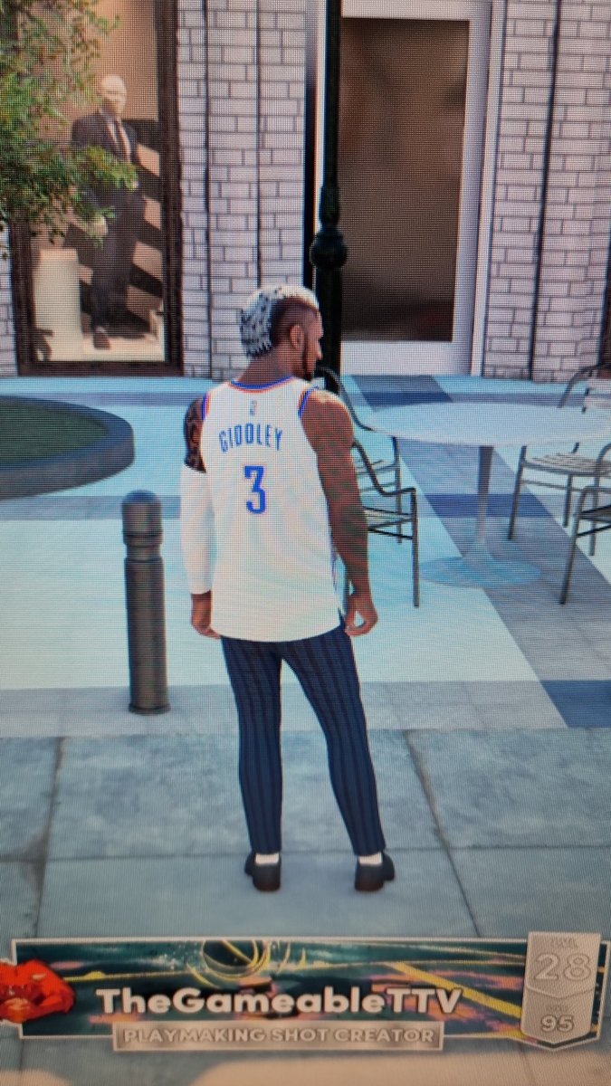 gravy1741's tweet photo. So @NBA2K, I'm out here waiting for my @joshgiddey jersey to not be glitched and it finally works yet you somehow managed to spell and NBA players name wrong in a NBA game.
How you feeling bout this young king? "Giddley up Giddley up" I guess 😂😂 https://t.co/asv0CcCzrI