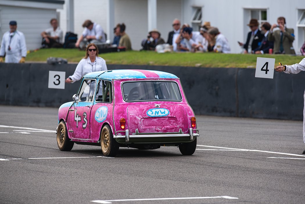 Vertic_Arts's tweet photo. #GoodwoodRevival2021  #JohnWhitmoreTrophy2021 #MiniCooper #CooperS #Austin #Morrisguises #BritishSalloncar https://t.co/FAOGBxlrRV