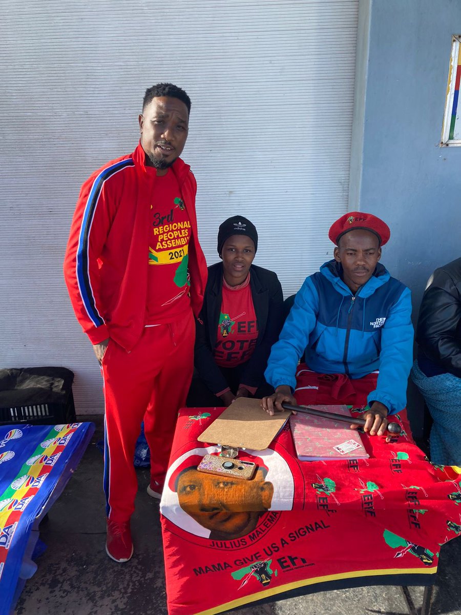 EFF_Cape_Metro's tweet photo. Cllr candidate fighter Xola Manyisa at Mew way VD, ward 89 in Khayelitsha.
#RegistrationWeekend
#RegisterToVoteEFF
#EFFCapeMetro https://t.co/g7kkOnILg6