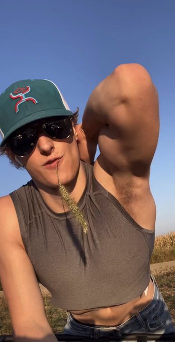 Only RT if you like Armpits 😉 https://t.co/fqylCPX4Qx