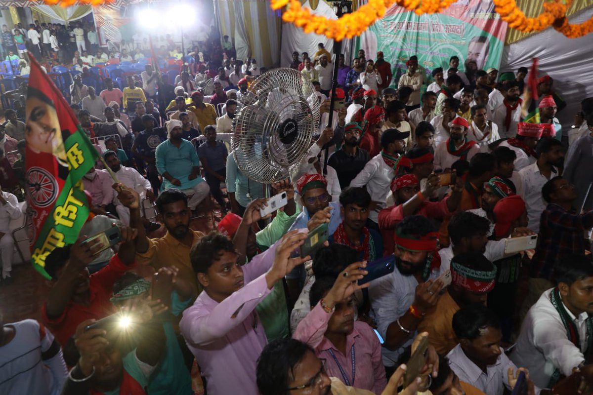 abuasimazmi's tweet photo. तरवाँ, आजमगढ़ में परिवर्तन सभा।
#नहीं_चा��िए_भाजपा https://t.co/BVnP4o4dIu
