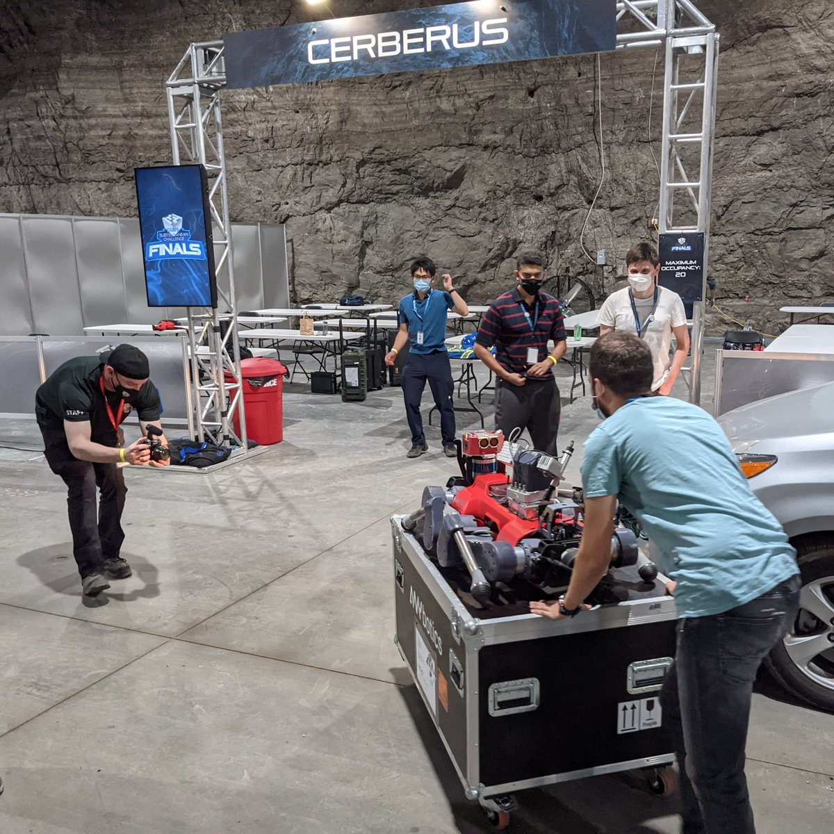 leggedrobotics's tweet image. Moving into our @LouMegaCavern team garage for the @DARPA #SubTChallenge