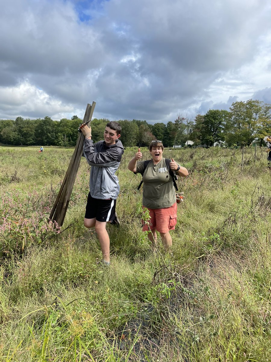 ShepHillNHS's tweet image. After a successful trip to Community Harvest in Grafton on Thursday morning, the NHS gathered 1578 pounds of vegetables worth a total of 6678 servings that will be donated to local shelters. We were very happy to help out, and can’t wait to come volunteer again soon!
