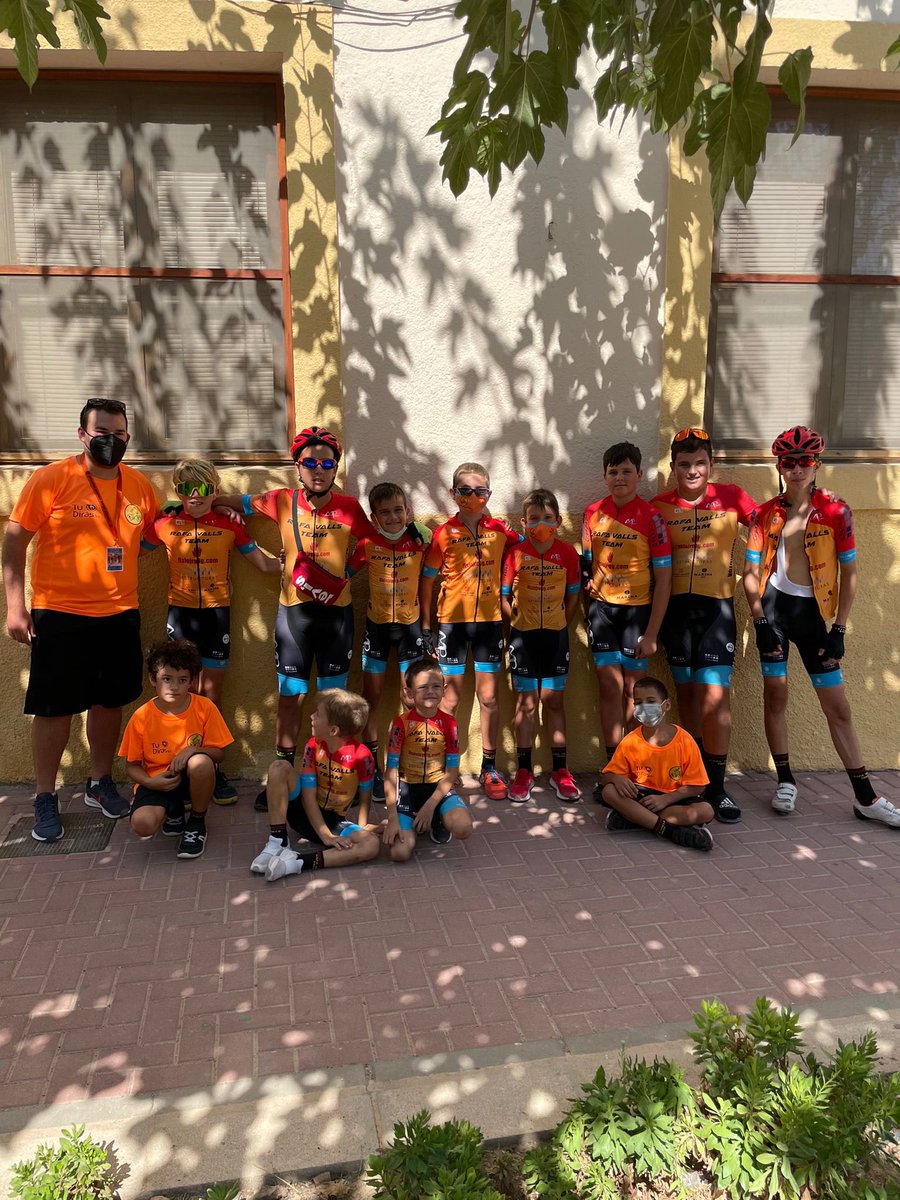 Hoy hemos disfrutado de una buena mañana en Alfaz del Pi. Nuestros chic@s lo han pasado en grande y han conocido a la simpática @jelenaericc , ciclista profesional del @movistar_team Además, volvemos a conseguir un nuevo podio con la segunda posición de Jordi. ENHORABUENA A TOD@S