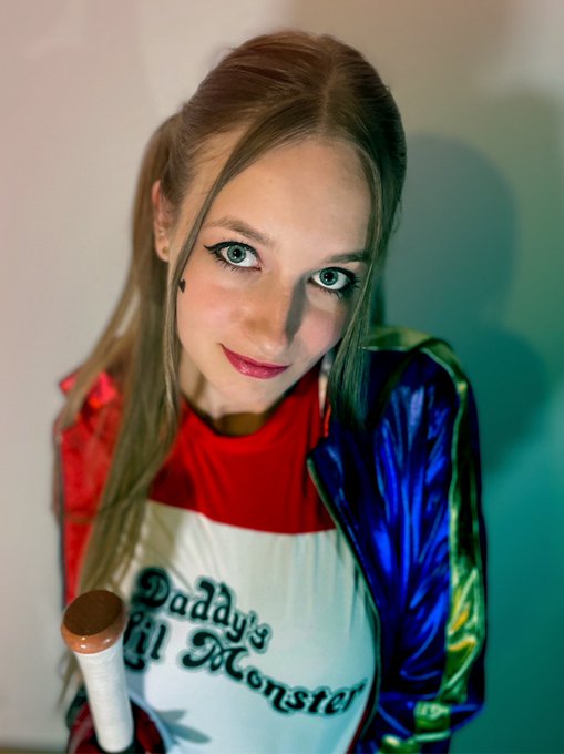 Now I'm going to be very naughty 😁 #cosplay #HarleyQuinn #SuicideSquad #nsfwcontent #girl https://t.<a href="/tag/cosplay"class="tags">#cosplay</a><a href="/tag/harleyquinn"class="tags">#HarleyQuinn</a><a href="/tag/girl"class="tags"><span>#girl</span></a><a href="/tag/suicidesquad"class="tags"><span>#suicidesquad</span></a><a href="/tag/nsfwcontent"class="tags"><span>#nsfwcontent</span></a>