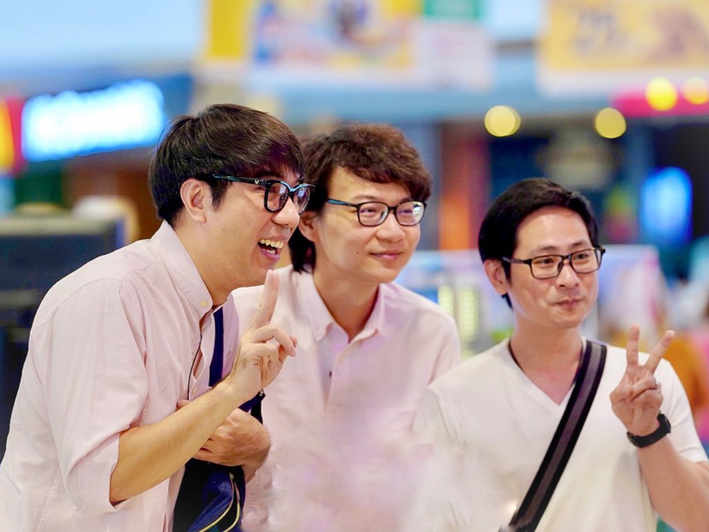 piggywhale's tweet photo. พี่เสือตอนถ่ายรูปกับ fc วัยเยาว์ 🐯 พี่เสีอน่ารักละมุนเลยเวลาถ่ายกับเด็กๆ 🤍
#เสือร้องไห้ #cutto #ed7vi #nattyjt https://t.co/lsE7IJ44fK