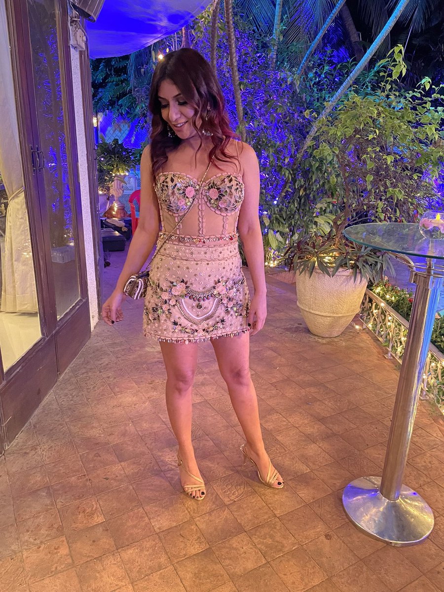 Felt like a real princess in this @RockyStarWorld ensemble! I'm loving the corset trend that's super fashionable right now. Show me your favorite party outfit in the comments below! Also big love my wonderful make up artist #deeptimota for these dazzling eyes.