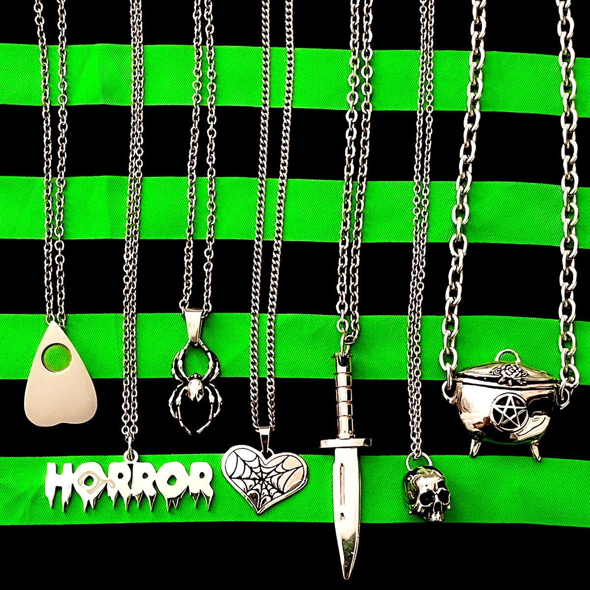 MysticumLuna's tweet photo. Mysticum Luna - staying spooky all year round 👻 which is your favourite?

#planchette #planchettenecklace #horror #horrornecklace #spider #spidernecklace #cobweb #cobwebheart #spiderweb #skull #skulls #skullnecklace https://t.co/n1E4g0djds