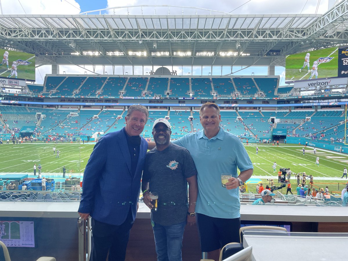 dariusrucker's tweet image. Gameday with my fam!!!  ⁦@DanMarino⁩ and Jimbo Covert. My boys!!  Go ⁦@MiamiDolphins⁩