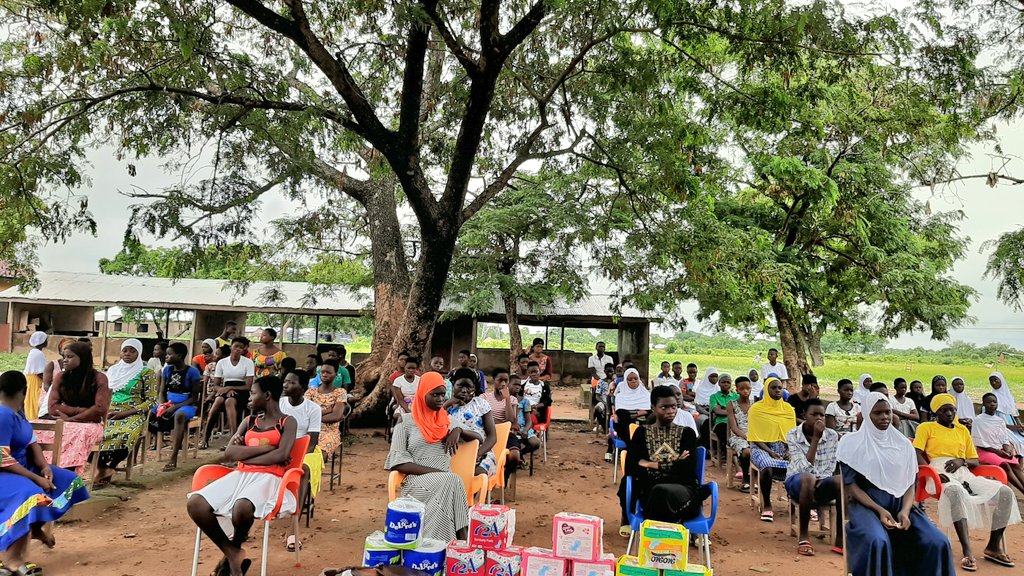 As commander in chief of #1Pad4Her @naafghana I led a team of volunteers to the Bono East Region for the menstrual hygiene education and after the program free sanitary pads were distributed to the girls.
#NVDay #NVDay21