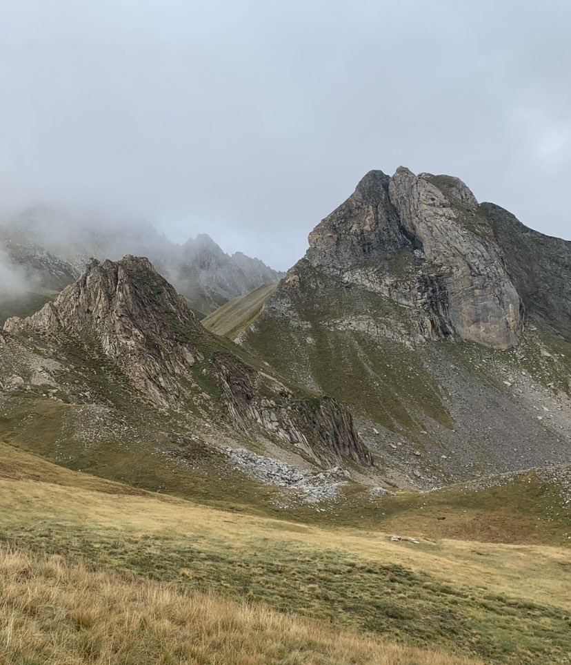 corinne_crabe's tweet image. Les plus beaux sommets en #ossau #pyrenees au pied de la voie nórmale pic de #pombie et pic #saoubiste en boucle depuis le caillou de Soques #automne