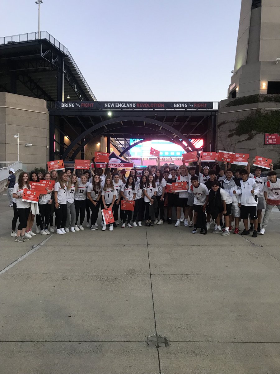 SoccerWoburn's tweet image. Great time last night ⁦@NERevolution⁩ Game with Varsity Boys and ⁦@WuGirls_Soccer⁩ teams. We made the ⁦@TaylorTwellman⁩ #TTpledge for concussion awareness. Also cheered on our favorite ⁦@2Fast2Farrell⁩ for his record 255th career start.  #Andrewisawesome