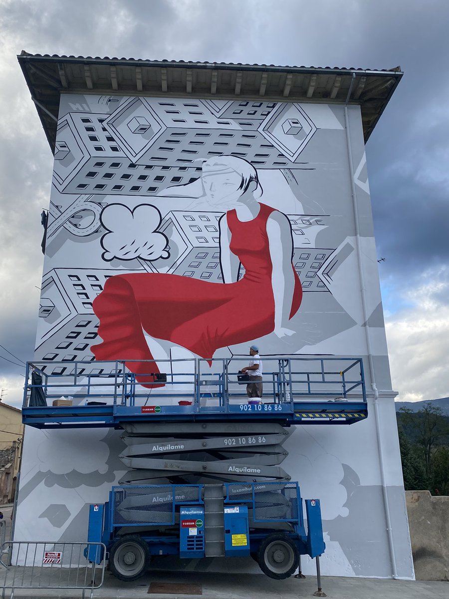 Aj_Ripoll's tweet photo. 🎨 Avança l’impressionant mural  que l’artista @millomillom està pintant a la ctra. Barcelona en el marc del @MilestoneGirona, el principal festival d'art urbà contemporani del país, que se celebrarà a #Ripoll entre el 16 i el 29 de setembre.

 🔗 ℹ️: https://t.co/QgRxCNqxgw… https://t.co/PHCIrBBdqm