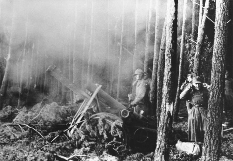 #OTD in 1944, the Battle of the Hürtgenwald begins. The 'longest single battle in US history' lasted until December 16. Here, a German gun fires in defence of the forest in November. (Source: Bundesarchiv)
