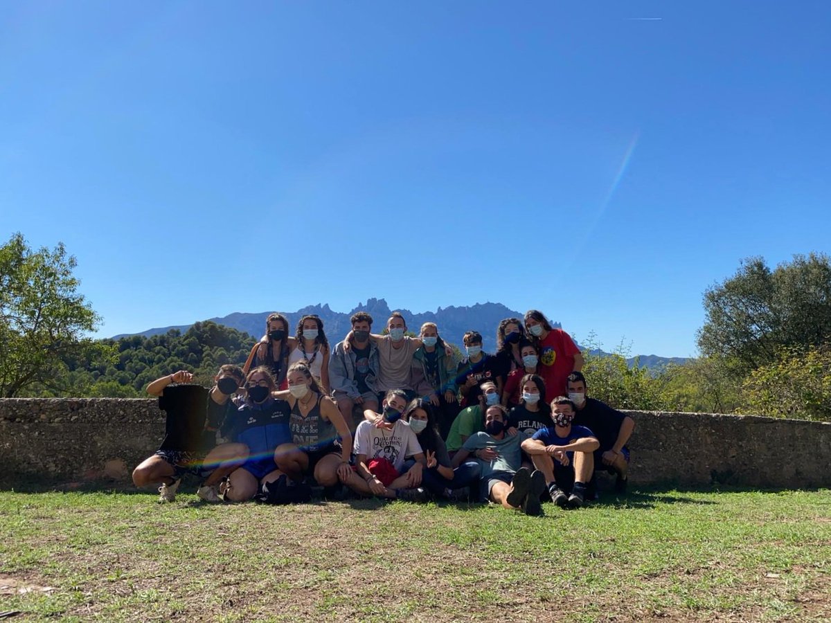 Aquest cap de setmana les caps hem fet el makro! Ja ho tenim tot a punt per començar el nou curs😊 En teniu ganes?? 💚🖤