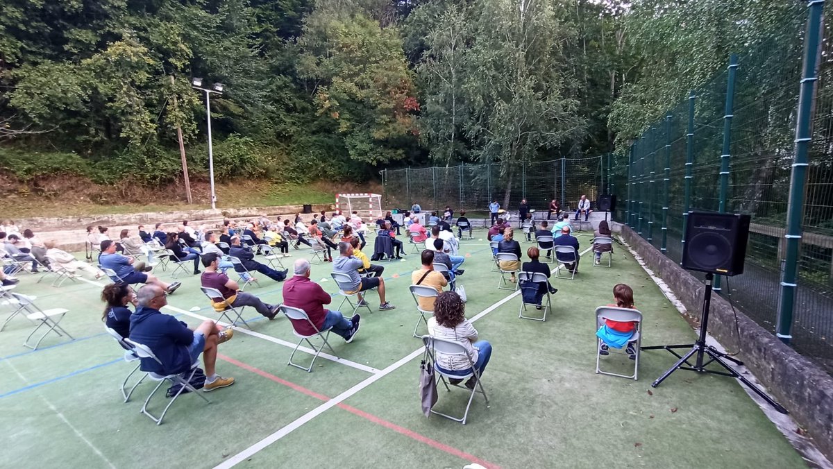 #Zaldibia udazkena bertsotan, ehun lagun inguru ari dira #bertsoa.z gozatzen.