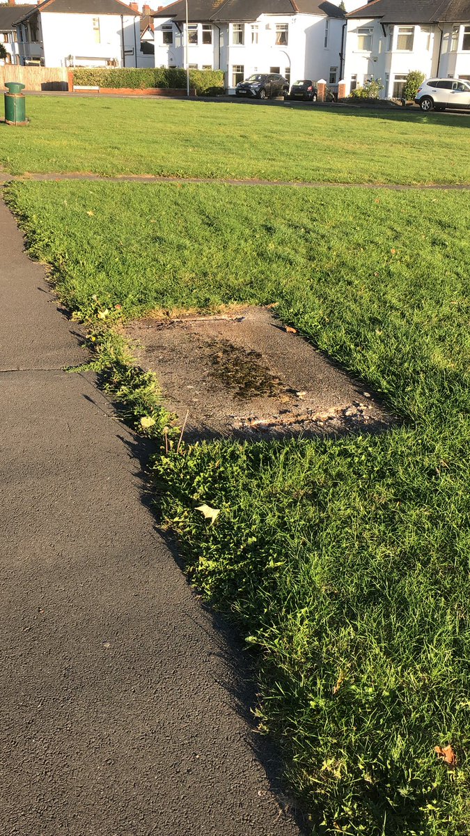 CommsStuart's tweet photo. Hi @VOGCouncil @PenarthCouncil any idea what’s happened to the 2 bench’s on Mountjoy Crescent green? https://t.co/ma3yUsfD2e