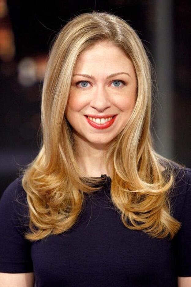 ETrasnochado's tweet image. Chelsea Clinton, detenida por efectivos de Delta Force ayer sábado cuando circulaba por la autopista a Hartford, Connecticut. La pillaron con 3 niños haitianos, en un coche de alquiler. Así, la familia al completo ha resultado arrestada. De paso, le doy alpiste al psicópata.👀🇺🇸