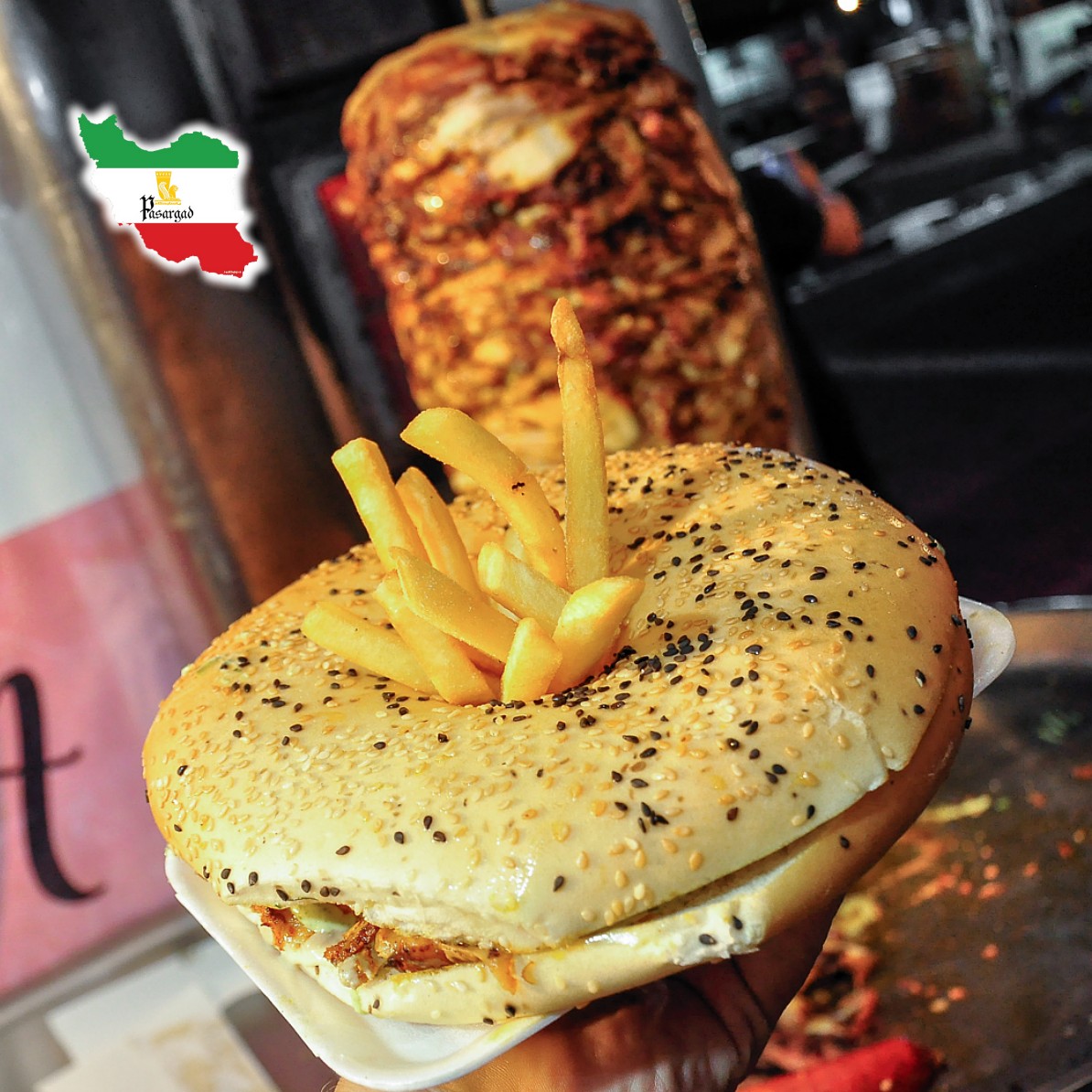 Los invitamos hoy domingo,desde ya, a nuestro stand en <a href="/expogastronomia/">ExpoGastronomía</a> hasta las 9 pm a que prueben nuestros shawarmas, y esta delicia en pan de rosca con papitas fritas.