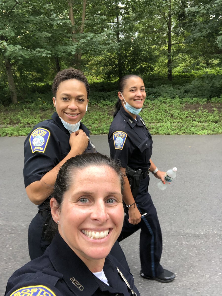 BCEengagement's tweet photo. #BCE officers Angie, Antonette & Lauren joined #districtB2 @bostonpolice & the Morning Star Baptist Church for their walk-a-thon this weekend! #commUNITY #engagementeveryday @BPDPCGross https://t.co/TwYiZ1rkeE