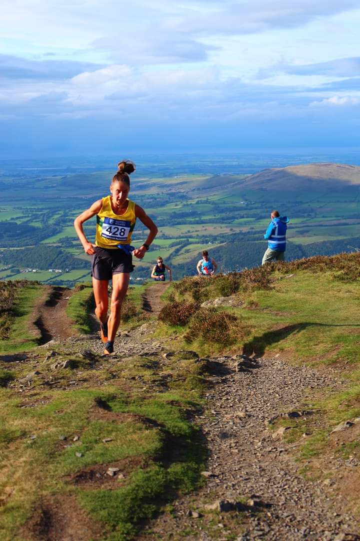 English Fell Running Champions! 
After the final race today my quick calculations show that the 2021 male champ is Billy Cartwright <a href="/MatlockAthletic/">MatlockAthleticClub</a> and the female champ is Hannah Horsburgh <a href="/KeswickAC/">Keswick AC</a> 

📷 of HH <a href="/katy_climb/">Katy Forrester</a> (not today)