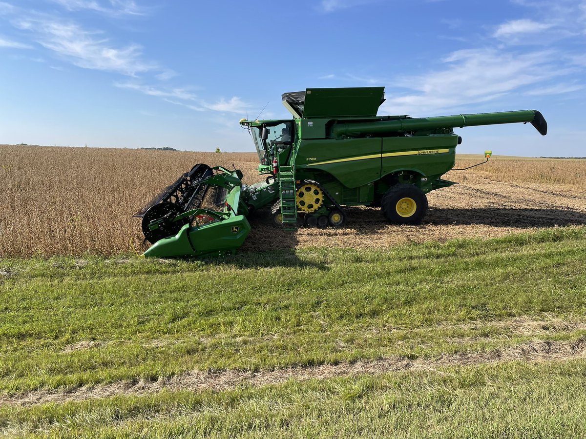 collegeboy75's tweet photo. It’s too hot for this. #cmonwinter #harvest21 https://t.co/93kj0MD5DS