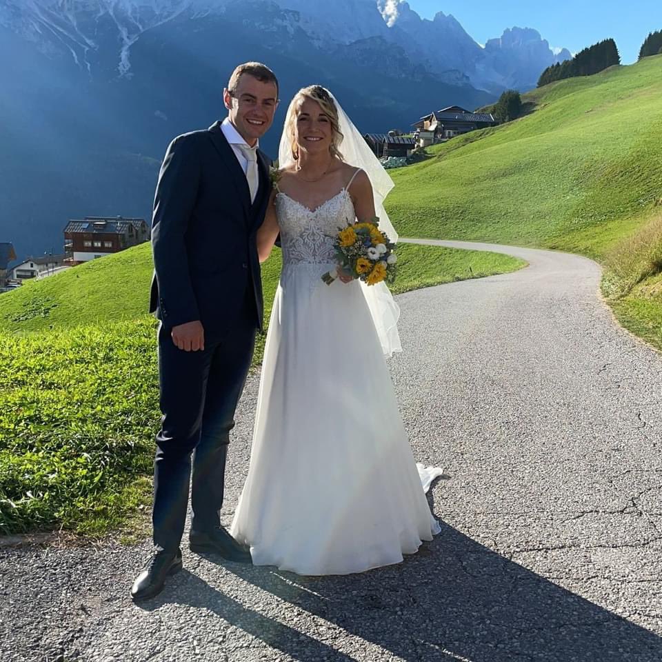 MassimoSertori_'s tweet photo. Tanti #auguri ai campioni del mondo di #scialpinismo, Michele #Boscacci ed Alba #DeSilvestro per il loro matrimonio.
Michele ha vinto tutto nella sua carriera, ma non esiste solo lo #sport, ieri ha centrato un importante traguardo della #vita. Congratulazioni, ragazzi! https://t.co/4C3krmKUAZ