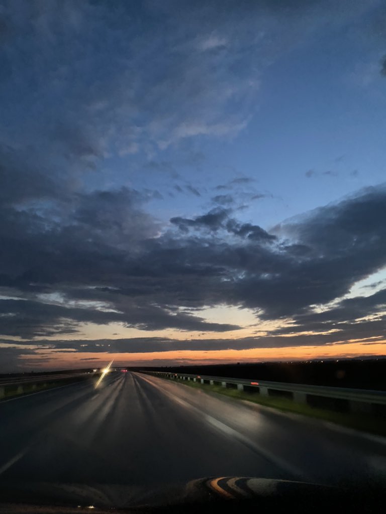 Lorra Videv (@lvidev) on Twitter photo 