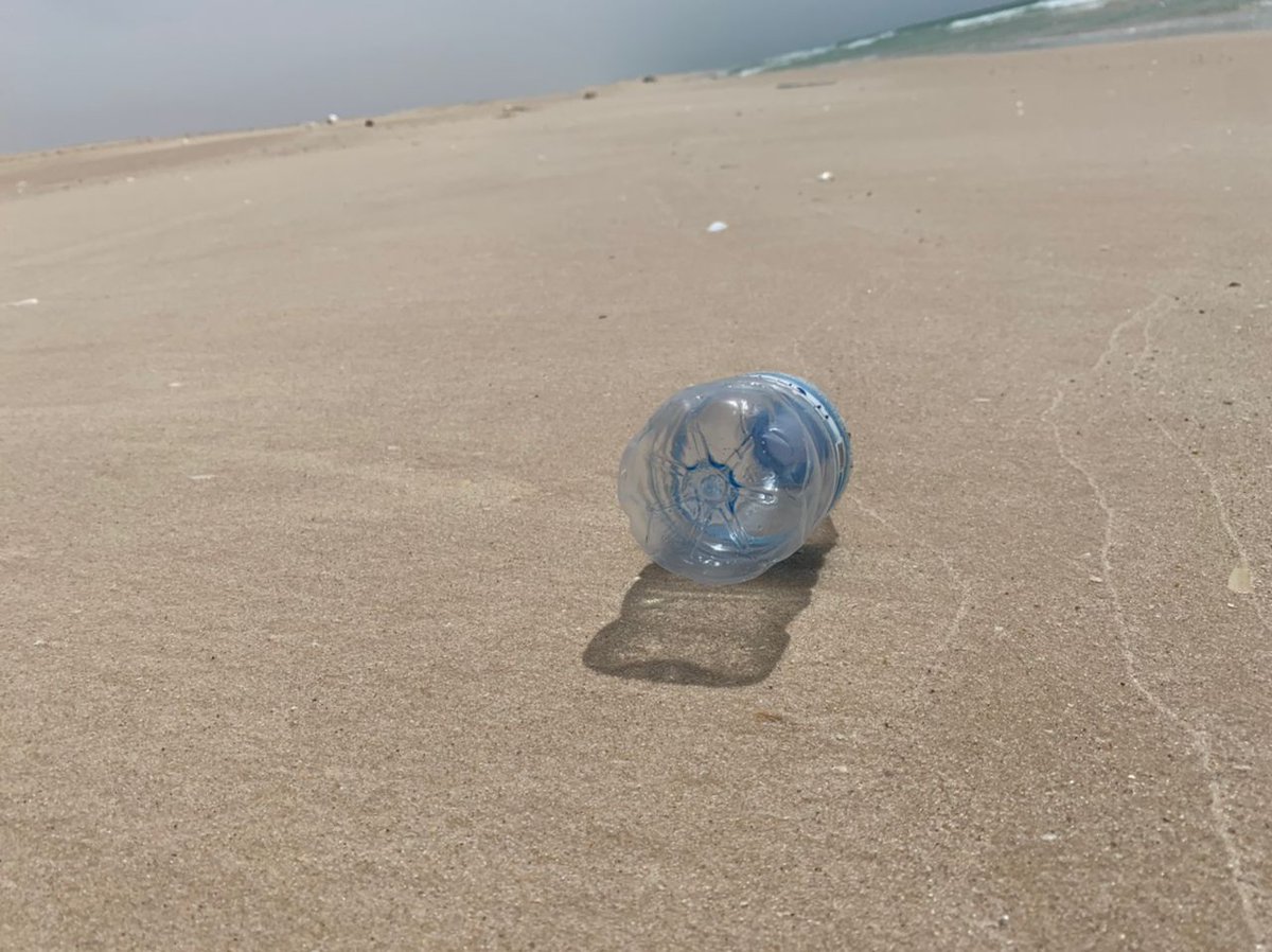 ColinWellsUK's tweet image. 18 September was #InternationalCoastalCleanupDay 2021. I absolutely adore Mauritania&apos;s beaches. But they are home to a lot of waste, especially plastics. Let cut back on plastics, take home a bag of waste from the beach, and recycle. @UKinMauritania @COP26