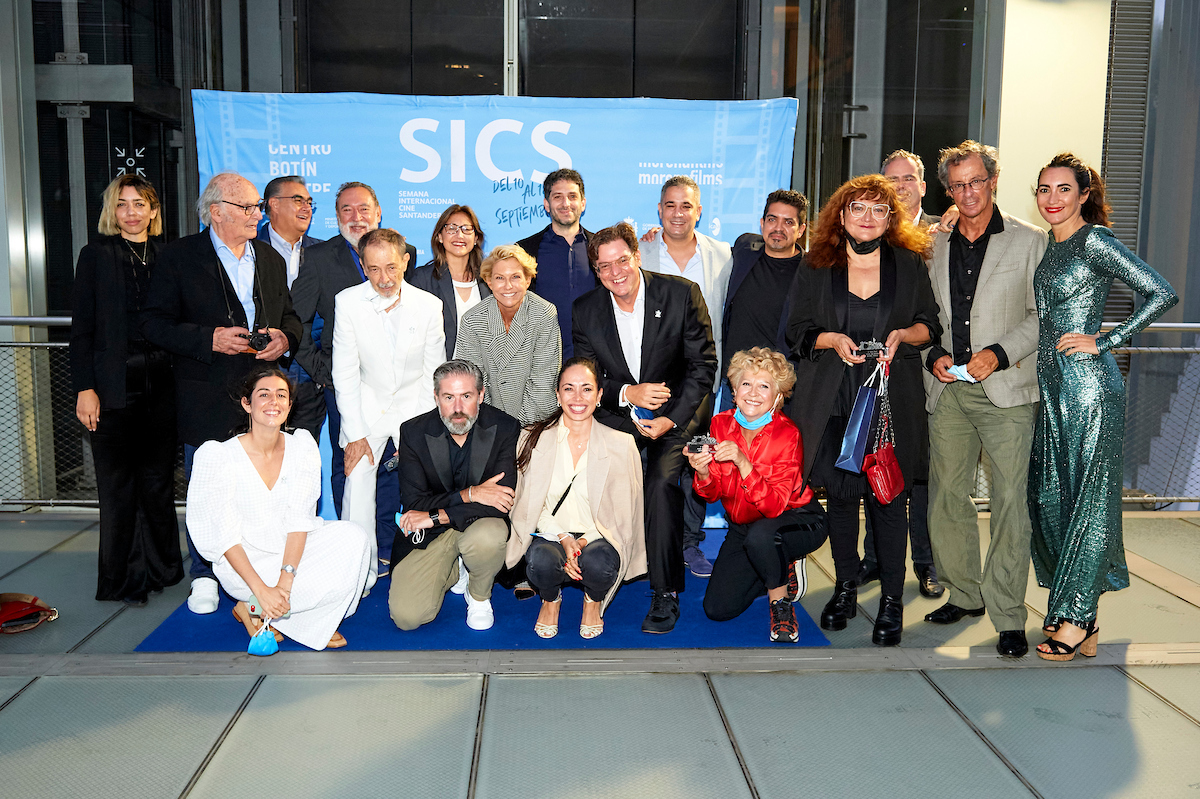 centrobotin's tweet photo. Fotos de la clausura ayer de la V Semana Internacional de Cine de Santander. ¡Gracias y hasta el año que viene!
- Faro de Honor: José Luis Alcaine
- Faro Dos Orillas: Esther García.
- Premio Faro de Honor: Isabel Coixet
@morenafilms @sicsfestival
#SICS2021
📸 Juanma Serrano https://t.co/u8aObB030x