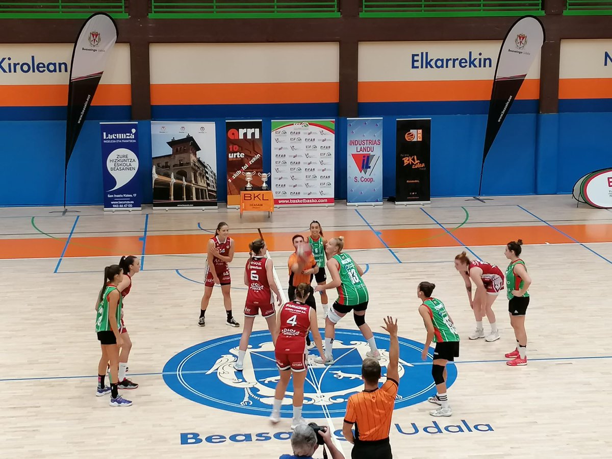 BeasaingoUdala's tweet photo. #emakumezkoensaskibaloia @iraurgisb txapeldun๐#euskalkopa @Basketbasko #Beasain #berdintasuna #asmube #beasainparekide https://t.co/DEm0Xu8bbZ
