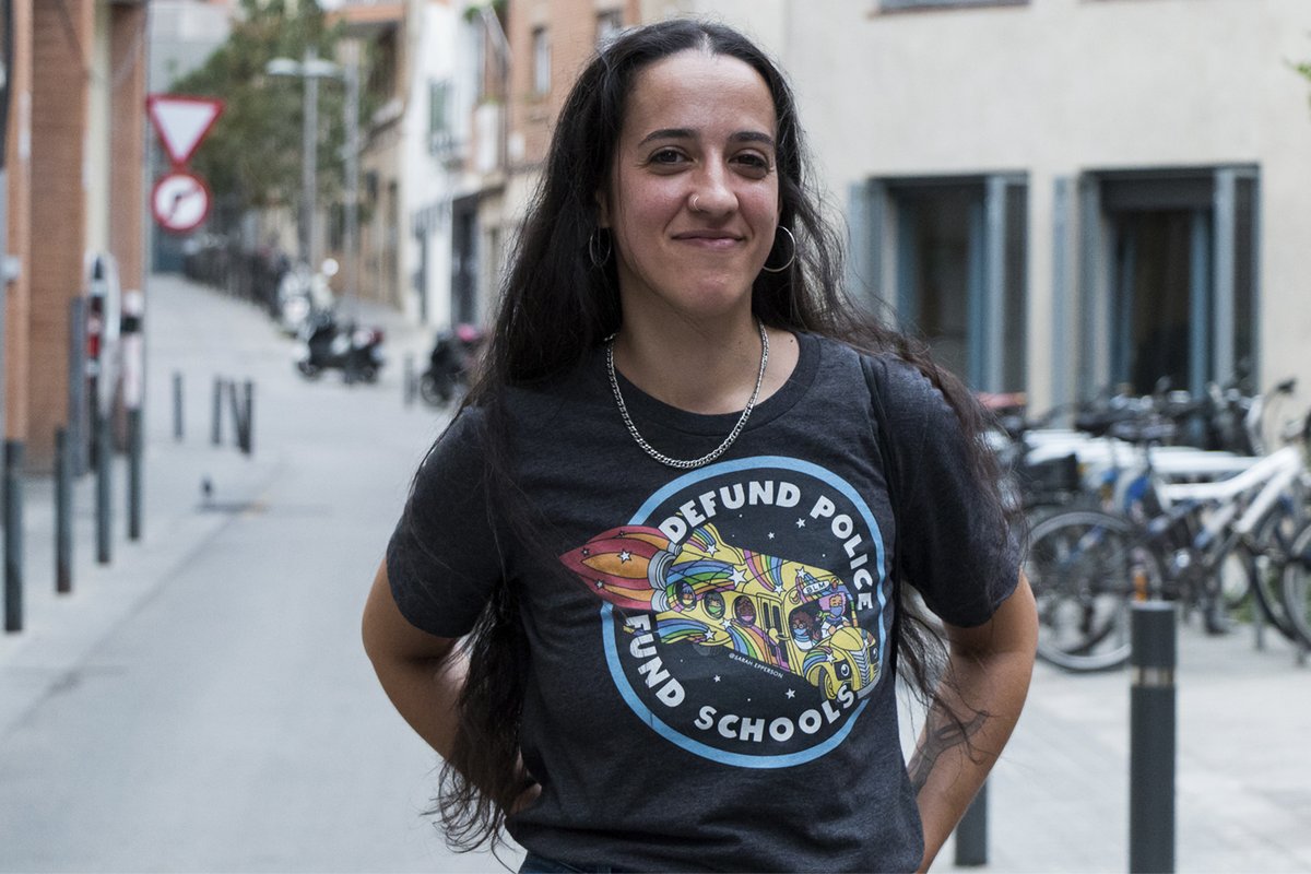 La_Directa's tweet photo. #ENTREVISTA | Ani Pérez (@aniquemas), pedagoga: "La introducció de les pedagogies alternatives a l'escola pública representa un perill per a la classe obrera" https://t.co/VItsLOF2g3 Una entrevista de Vicent Almela amb fotografies d'@Adriana_Pimente https://t.co/3cCeL4stAv