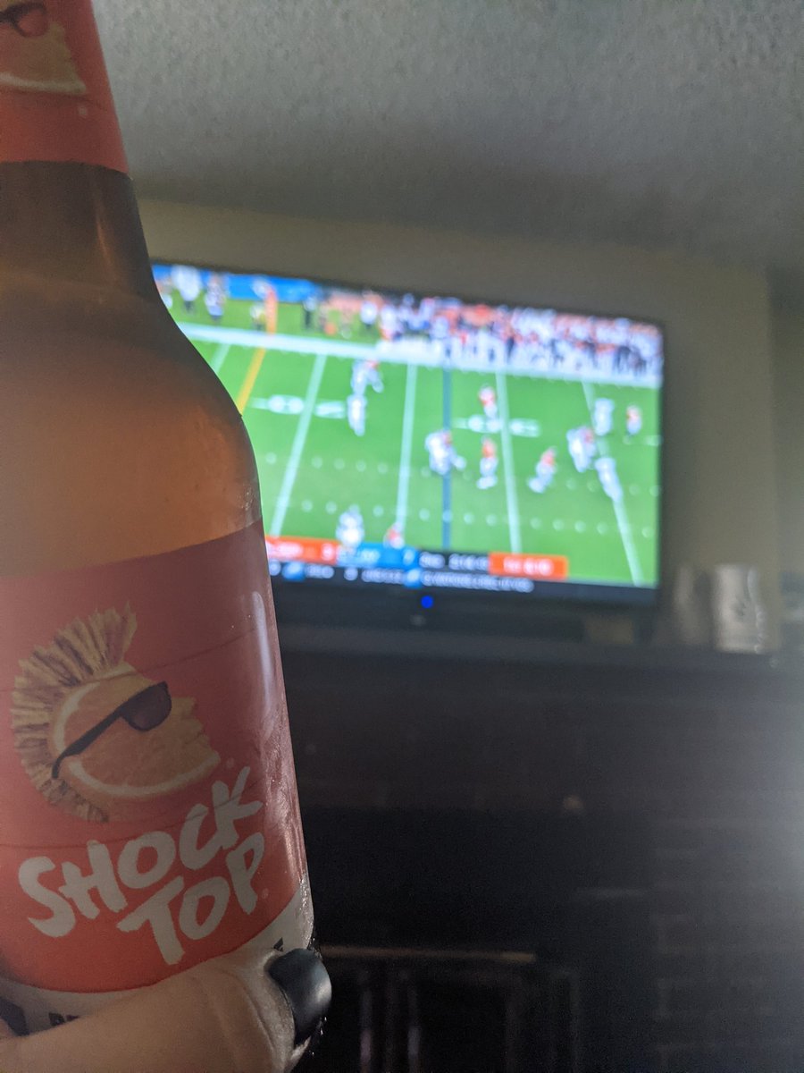 SheRolesLikeDat's tweet image. #orange #orangeandblue #Broncos #BroncosCountry #shocktop
