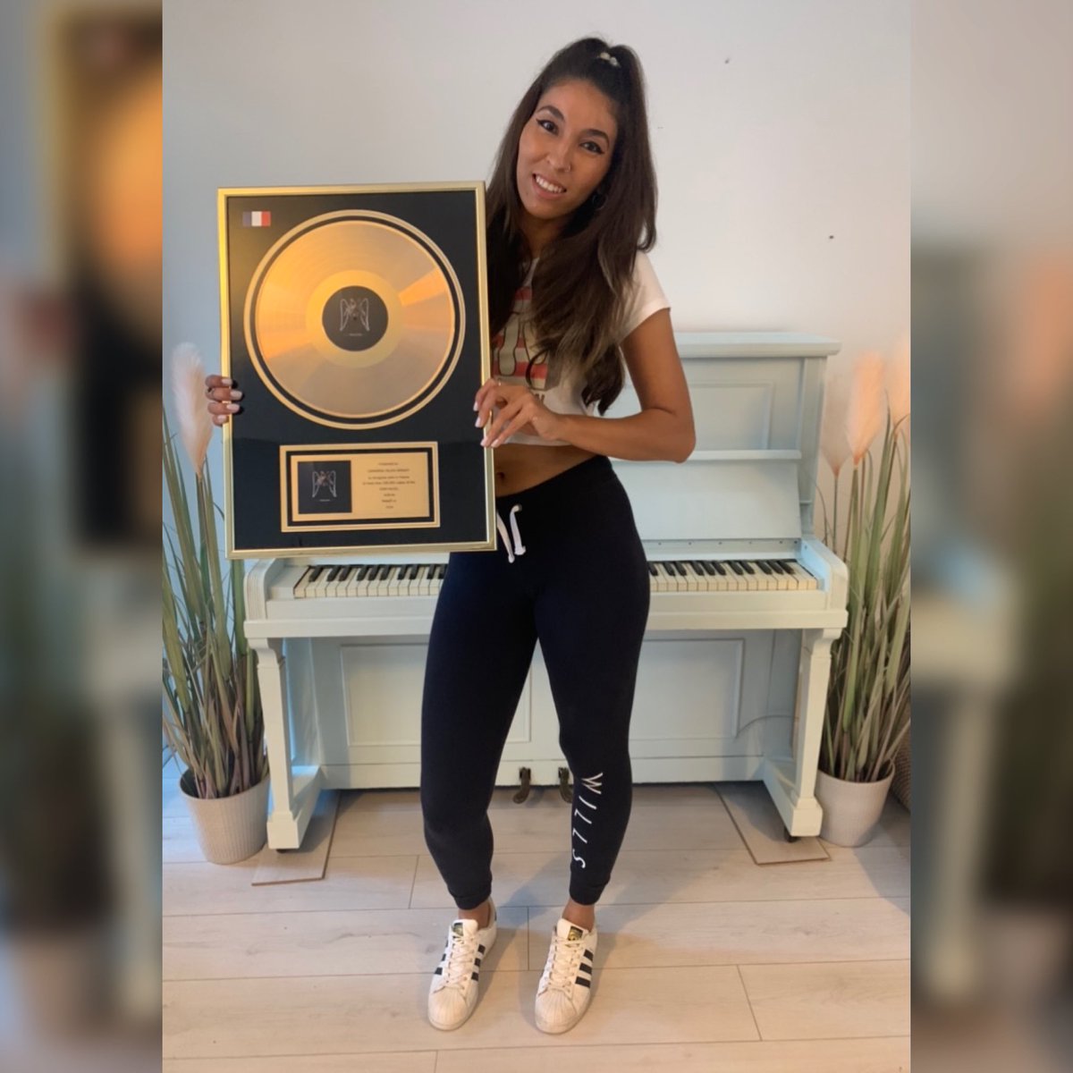 Cat_Delphi's tweet image. Just got my first Gold Plaque in the post! Eeek!!! Thank you Sony Music France / Jive Records 📀🤍XO