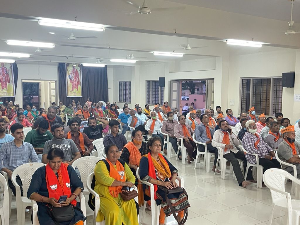 iViral_VyasBJP's tweet photo. પ્રધાનમંત્રી શ્રી નરેન્દ્રભાઇ મોદીજી ના જન્મદિવસ અંતર્ગત સાબરમતી વિધાનસભાના ધારાસભ્ય શ્રી અરવિંદભાઈ પટેલ, રાણીપ વોર્ડના પ્રભારી શ્રી દર્શકભાઈ ઠાકર ની વિશેષ ઉપસ્થિતિમાં રાણીપ વોર્ડમાં નમો એપ ડાઉનલોડ કરવાનો કાર્યક્રમ યોજાયો. https://t.co/VtUJVTvuB9