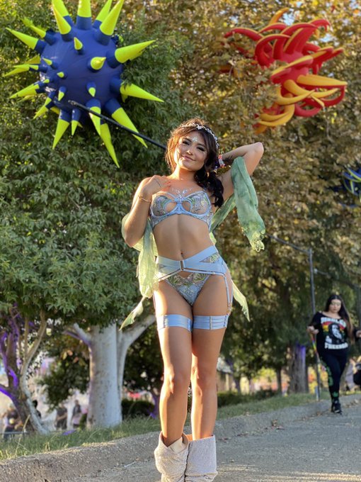 1 pic. Tell your boys tinker bell fucked your brains out ???✨ https://t.co/WnvvGCucUW