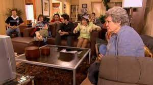 Tamara_Novelera's tweet photo. Españita viendo el reencuenteo de Sandra y Culebra #LosProtegidosElRegreso https://t.co/N8g7OR28i6