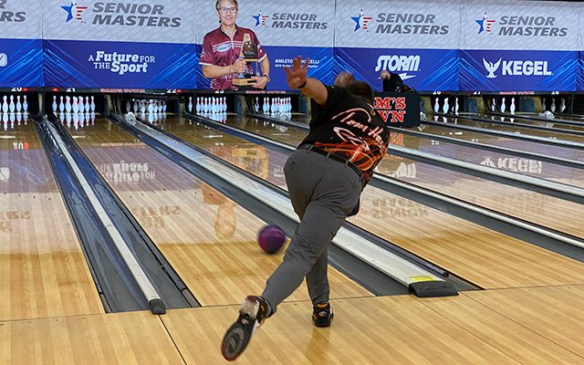 Tom Hess continues to roll at the 2021 #USBCSeniorMasters, this time defeating Doug Kent in the semifinal, 269-216, at Sam's Town Bowling Center.

He will move on to meet No. 1 seed Chris Barnes of Denton, Texas. Hess will need to beat Barnes TWICE to claim the title and $20,000.