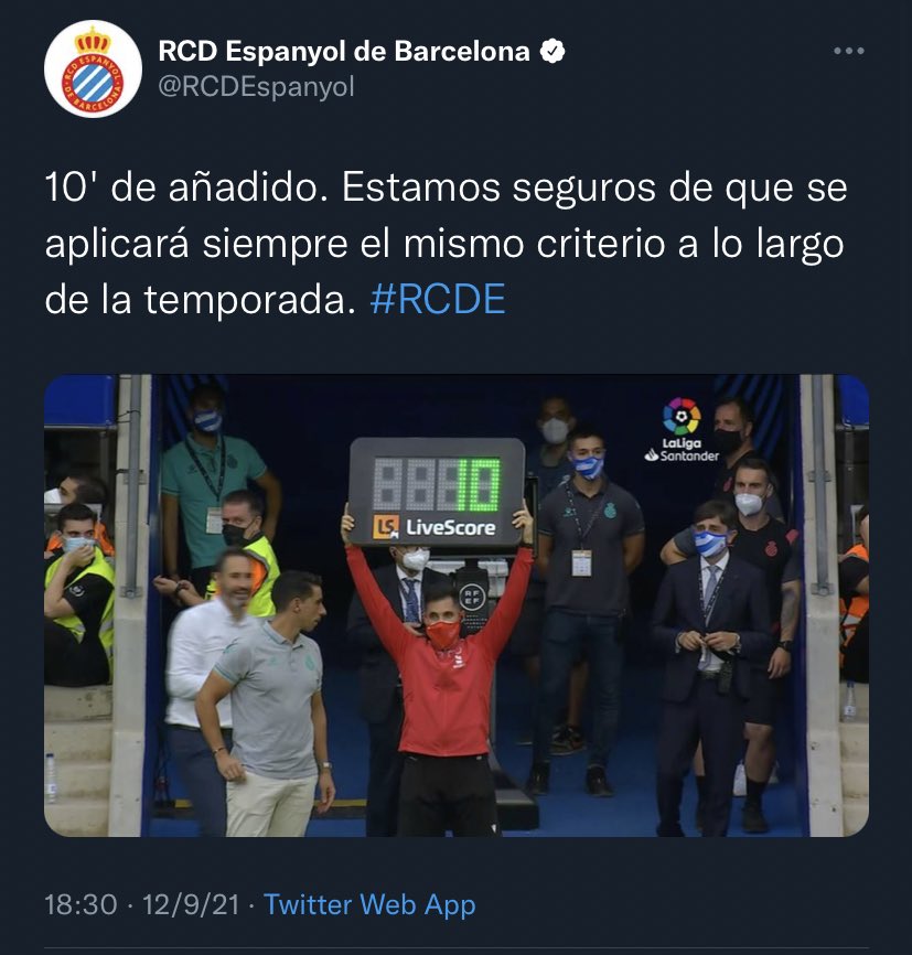 imanoleg_'s tweet photo. Fíjate tú qué cosas. Una semana de diferencia. Esperamos campañita, editoriales y portadas defendiendo el honor del Real Betis por esta ofensa. 🤷🏻 https://t.co/bKtcvVIrOK