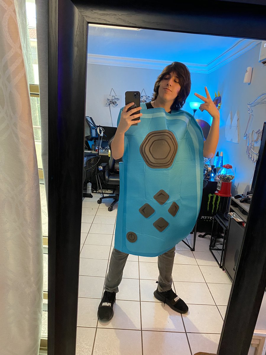 MissaSinfonia's tweet image. No puedes perder el control si TU eres el control.