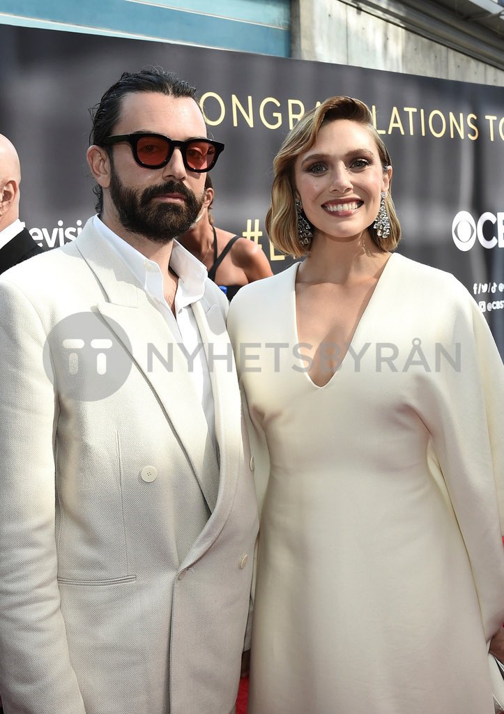Ren A Twitter Elizabeth Olsen And Her Husband Robbie Arnett At The 2021 Emmys Https T Co Yyuowly47f Twitter