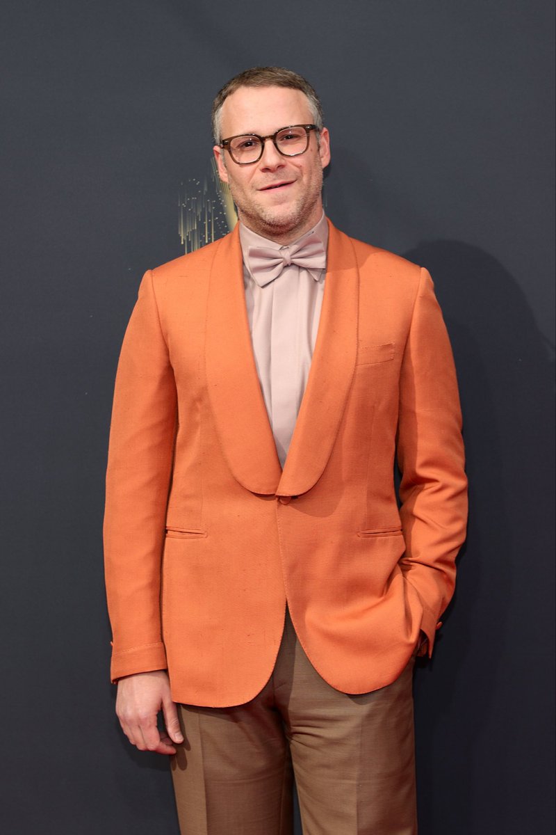 Is this #sethRogers? OMGGGGG 
Hello mr. Rogers I kinda love your suit 🧡 #emmys