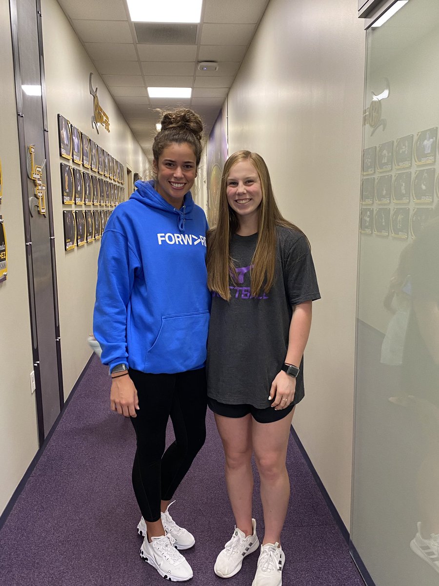 Thank you so much <a href="/LSUsoftball/">LSU Softball</a> for an amazing weekend! Shoutout to the best host <a href="/Tpleasants17/">Taylor Pleasants</a> And a special thanks to the LSU coaching staff <a href="/BethTorina/">Beth Torina</a> <a href="/LLefty18/">Lindsay Leftwich</a> <a href="/LSU_Matt/">Matt Karin</a> @sandy_simm3 <a href="/HWDobson/">Howard Dobson</a> <a href="/LSUQuinlanDuhon/">M. Quinlan Duhon</a> #GeauxTigers