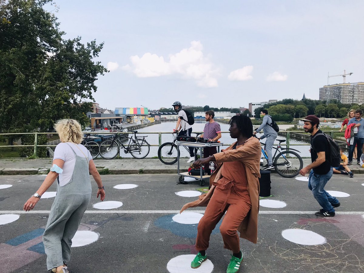Today #carfreesunday in Brussels, the most beautiful day of the year #placemaking <a href="/PlacemakingX/">PlacemakingX</a> #FLOW #biestebroek