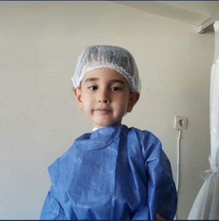 Selman Çalışkan 1 yıl önce bugün öldü.Onu buradan tanımıştım hastalığının son 2 ayında gün aşırı konuştuk,görüştük.Bir çok hayali vardı keşke çok daha fazla hayalini gerçeğe dönüştürebilme imkanım olsaydı.Mekanın cennet olsun kardeşim her zaman aklımda ve kalbimdesin..