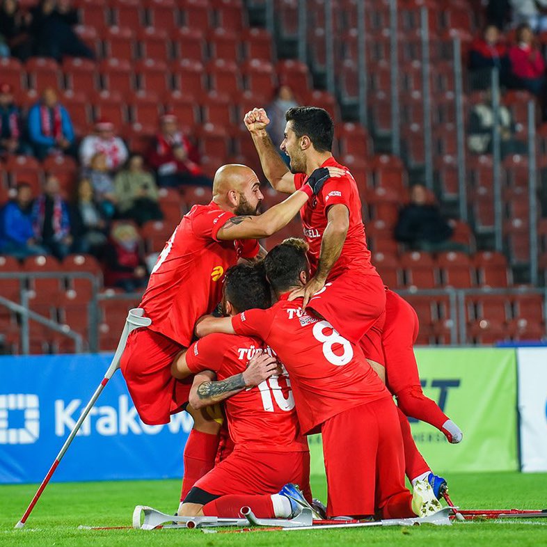 🇹🇷Avrupa Ampute Futbol Şampiyonası Finali'nde İspanya'yı 6-0 mağlup ederek üst üste ikinci kez Avrupa şampiyonu olan Ampute Futbol Takımımızı kutlarız.👏🇹🇷

Sizinle gurur duyuyoruz! 🇹🇷

#AmputeMilliTakım