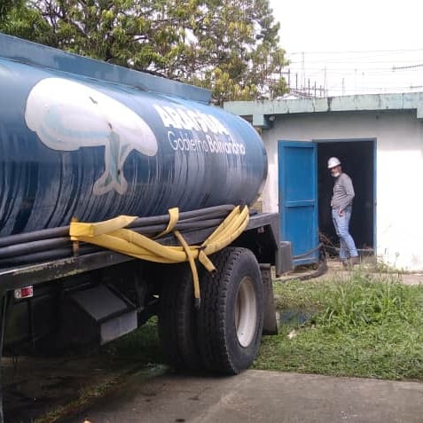 (EN FOTOS) Tras el ataque a la Subestación de Santa Cruz, municipio Lamas del estado Aragua, el equipo del <a href="/GobiernoAragua_/">Gobierno Aragua</a> mediante <a href="/Fund_Aragua/">FundAragua</a> prestaron apoyo con el personal y transporte cisterna, con el fin de seguir trabajando en beneficio del pueblo aragüeño.