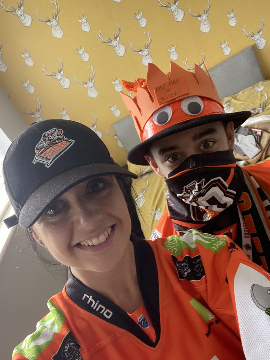 CLVCooper's tweet photo. It’s been 356 days since our last @steelershockey match! It felt AMAZING to be back and I can’t wait to use of season tickets again! #welostthough #onlyafriendly #letsgosteelers #homeagain 🍊 https://t.co/EftlOCSwIR