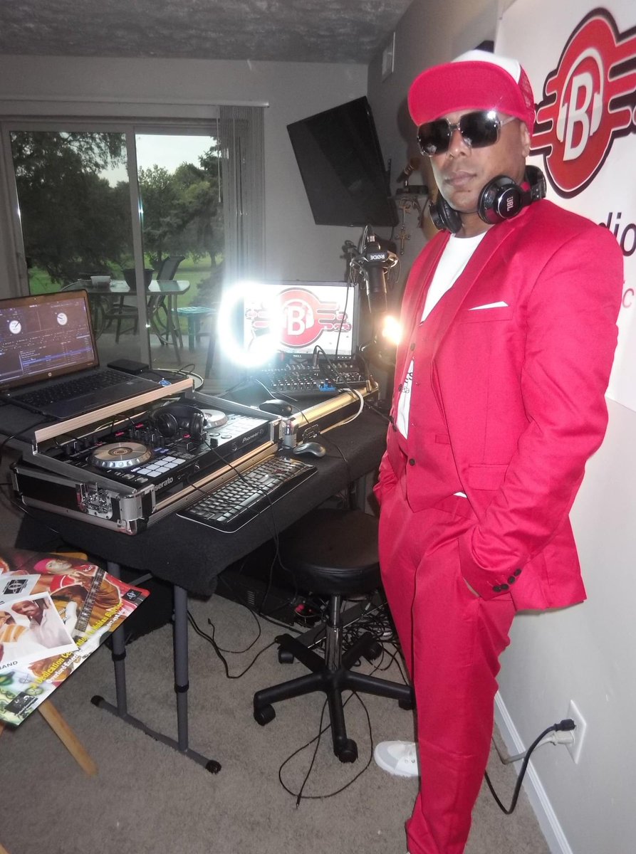 biggsradio's tweet photo. The best Hip Hop &amp; RnB Host Dynamax Roberts Livefromnewyork BiggsRadiocom 4pm CST - 5 EST  2 PST #LFNY #newyorkhiphop #newyorkmusic #worldwidemusic #frenchhiphop #ukhiphop #robertsfamilyhits68 #dynamaxroberts #biggsradiostation #thehiphopambassador #hiphoplegend #hiphopculture https://t.co/nMvun4XxUk